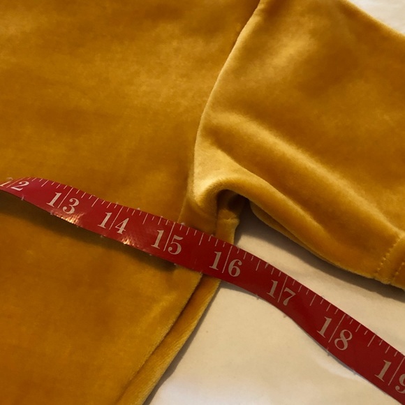 🎉 5/$15 🎉 LEE MING LITTLE VELVETY TOP (S) - Picture 5 of 8